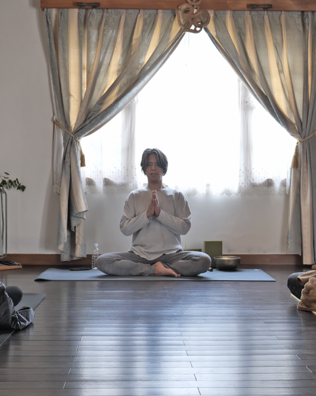 ヨガ哲学の学びをイメージした自然のアートワーク