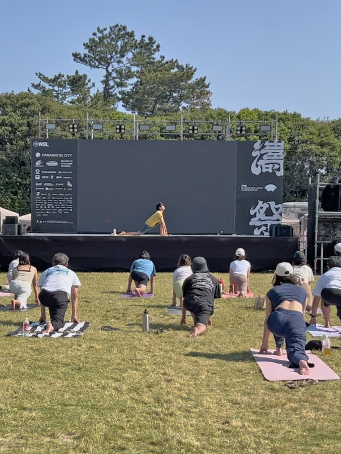 濤祭 AOTOSORAの青空の下で行われたモーニングヨガ